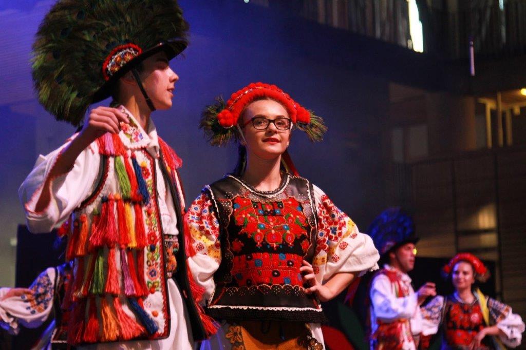 Ansamblul Folcloric Sinca Noua in Penalolen, Chile 2017, Secventa din Joc de Nasaud, pe scena la Centro de Eventos Chimkove